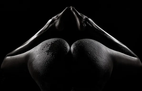 Pose, sign, body, Delta