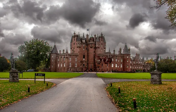 Road, autumn, grass, clouds, castle, overcast, Scotland, statues