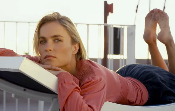 Barefoot, actress, blonde, lies, beautiful, heel, feet, legs up