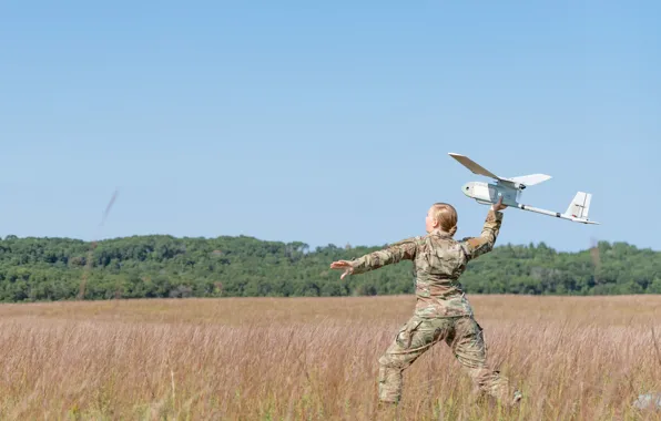 Picture Wisconsin, Soldiers, Small unmanned aircraft, National Guard, Wisconsin, National Guard, Fort McCoy, RQ-11B Raven