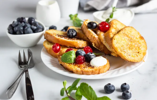 Berries, bread, powdered sugar, toast, Iryna Melnyk