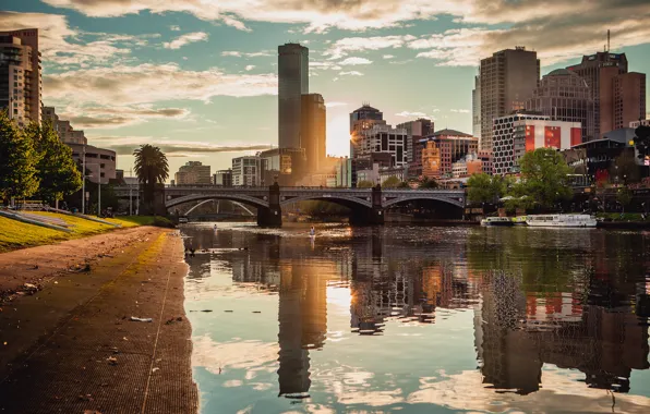 Picture bridge, the city, the evening, Melbourne, Australia