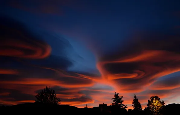 Picture the sky, clouds, glow