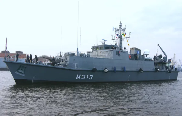 Minesweeper, the seeker min., EML Admiral Cowan
