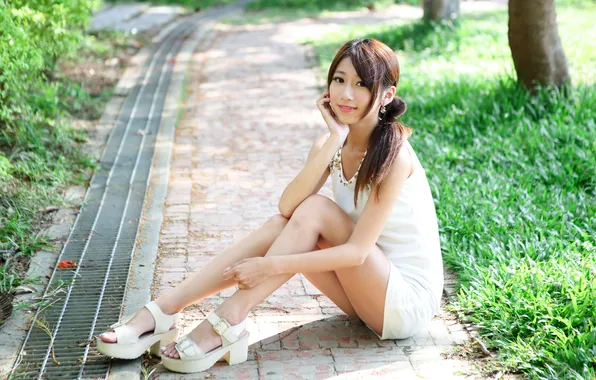 Grass, look, the sun, trees, pose, Park, model, portrait