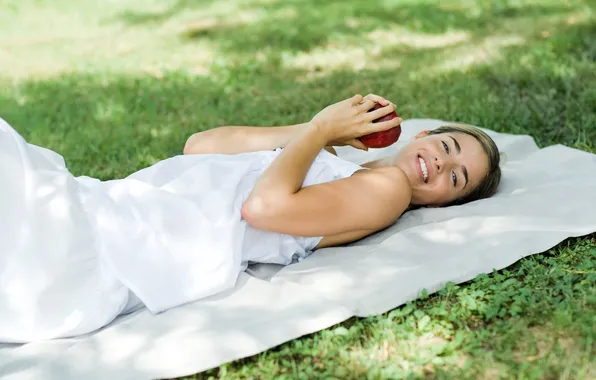 GRASS, BROWN hair, SMILE, APPLE, GREEN