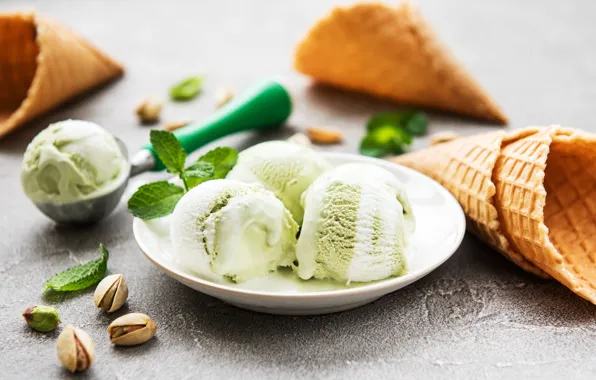 Ice cream, nuts, pistachio, waffle cone, Olena Rudo