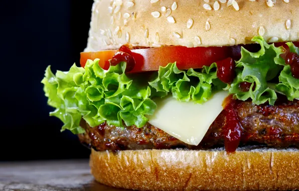 Picture bread, tomatoes, lettuce, hamburger meat