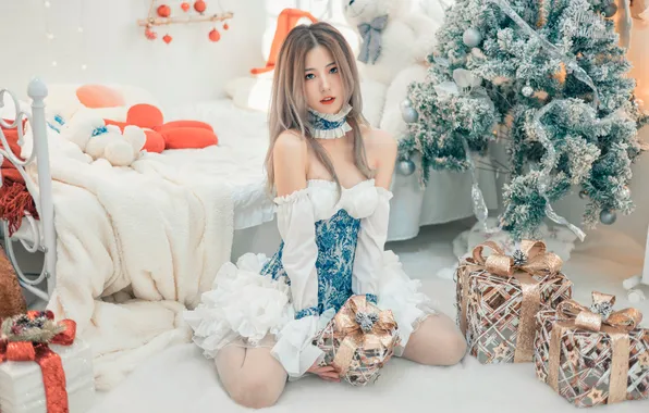 Download Wallpaper Look Girl Pose Room Gift Bed Dress Christmas Section New Year