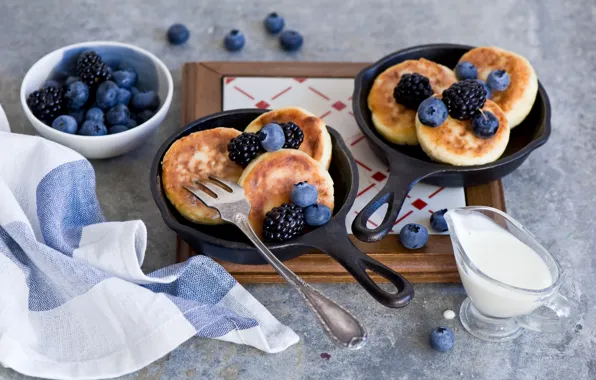 Picture blueberries, cream, cakes, BlackBerry