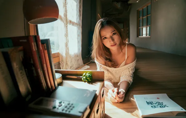 Picture girl, face, room, lies