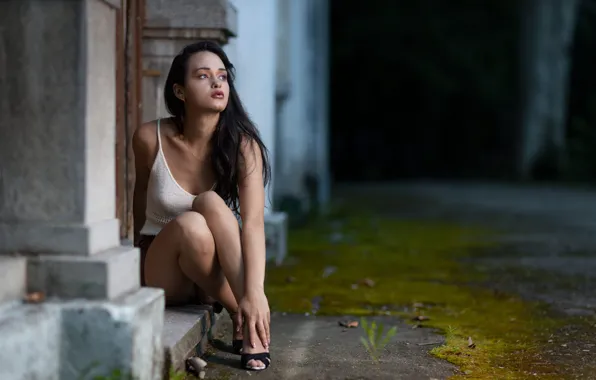 Picture girl, pose, the building, brunette, top, Andrea Carretta