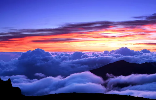 Picture clouds, mountains, tops, glow