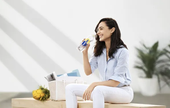 Picture look, water, girl, smile, photo, model, Gal Gadot
