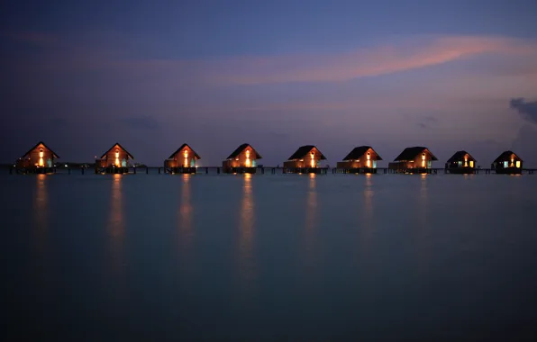 The ocean, the evening, the hotel