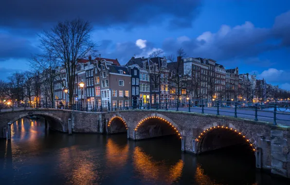 Picture Holland, Amsterdam, blue hour, Centrum