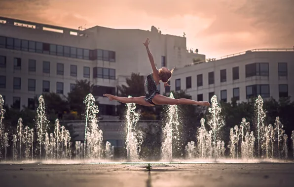 Picture the city, fountain, flight, gymnast, tights, Samantha Moon