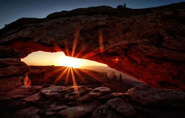 The sun, rays, sunset, mountains, stones, rocks, valley, canyon
