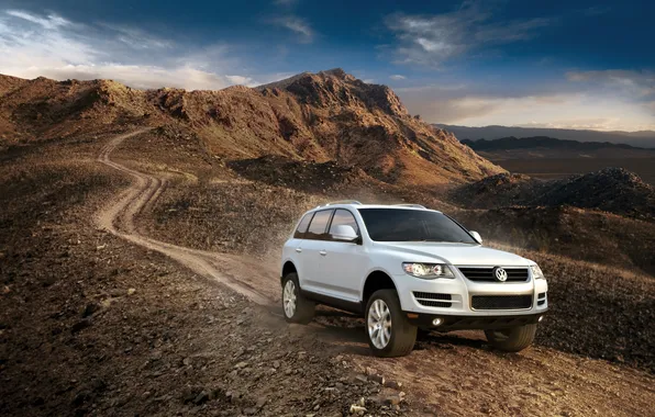 Picture the sky, mountains, background, SUV, touareg