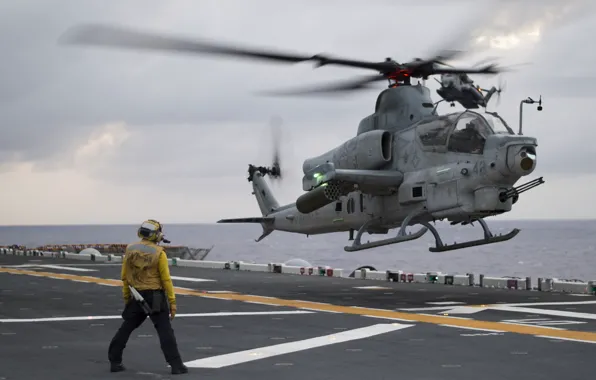 Helicopter, deck, AH-1Z Viper