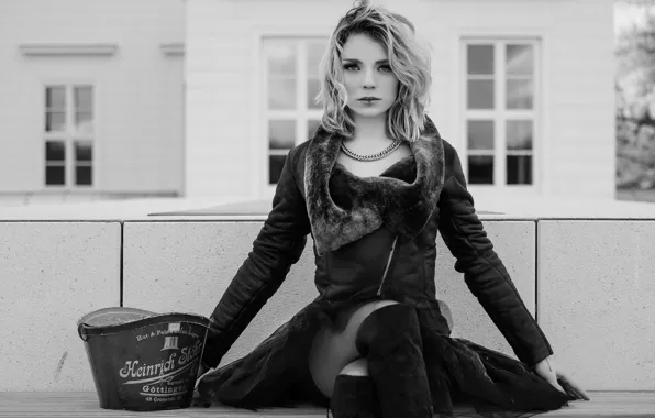 Picture photo, model, black and white, Blondie, Ira Valentine