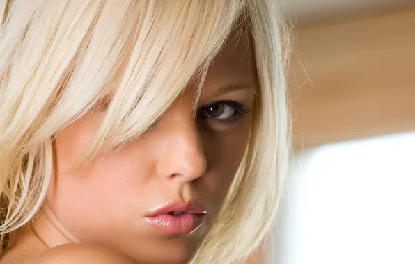 Picture eyes, blonde, lips