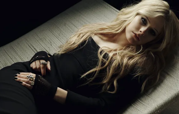 Picture April, resting, Lavigne