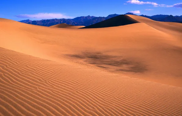 Sand, the sky, mountains, desert, horizon, barkhan, dunes
