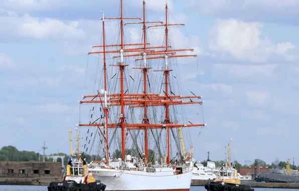 Bark, Sedov, training ship