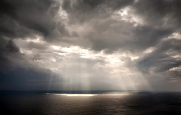 Picture sea, clouds, rays