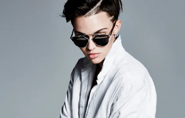 Pose, model, makeup, glasses, hairstyle, singer, model, singer