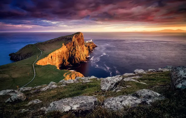Picture lighthouse, Scotland, on the edge, Isle of Skye, Neist point, the archipelago of the Inner …
