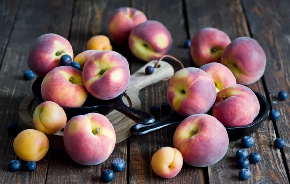 Picture berries, fruit, peaches