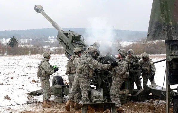 Picture weapons, soldiers, howitzer, М777А2