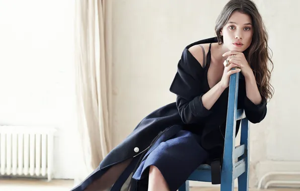 Photoshoot, Astrid Berges-Frisbey, It