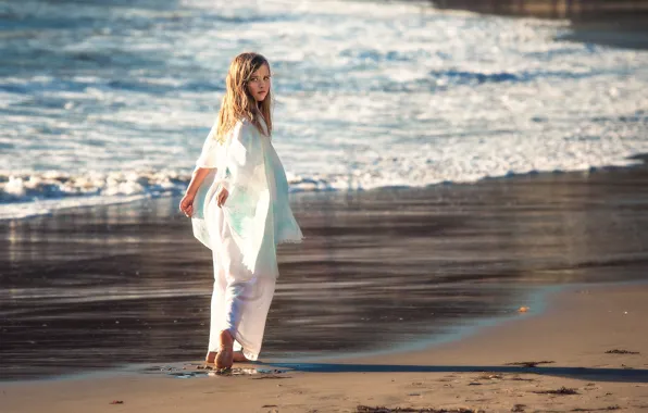 Picture surf, girl, walk, Edie Layland, Girl On A Beach