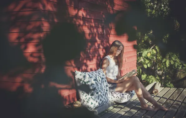Picture girl, book, sunlight