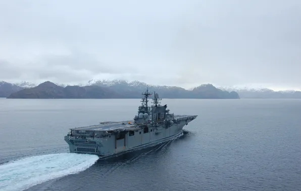 Picture mountains, ship, US NAVY, Amphibious assault, USS Makin Island LHD8