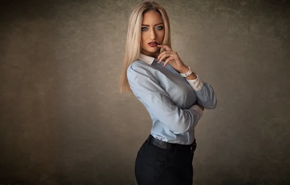 Pose, background, model, portrait, makeup, figure, hairstyle, blonde