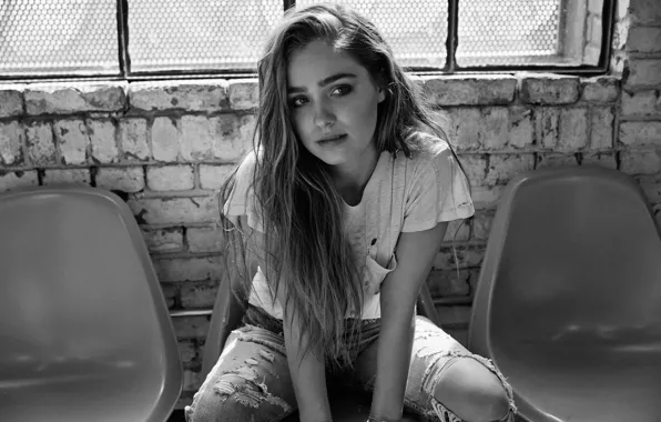 Wall, chairs, brick, jeans, actress, window, t-shirt, hairstyle