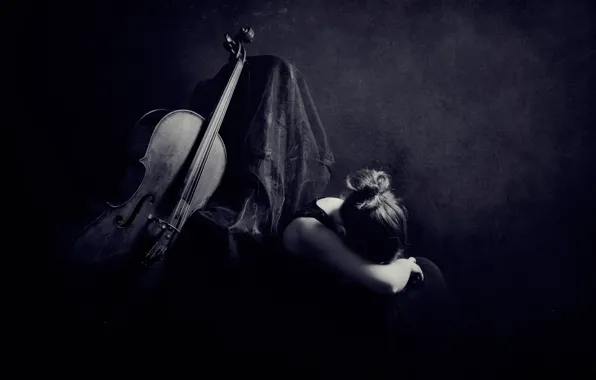 Picture girl, cello, Silence