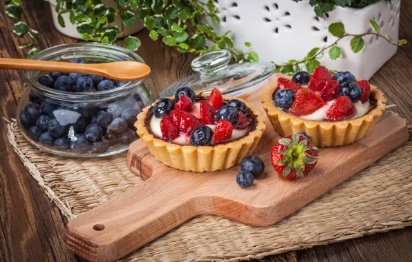 Berries, blueberries, strawberry, basket, dessert, sweet, sweet, cream