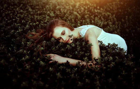 Wallpaper greens, girl, face, lies