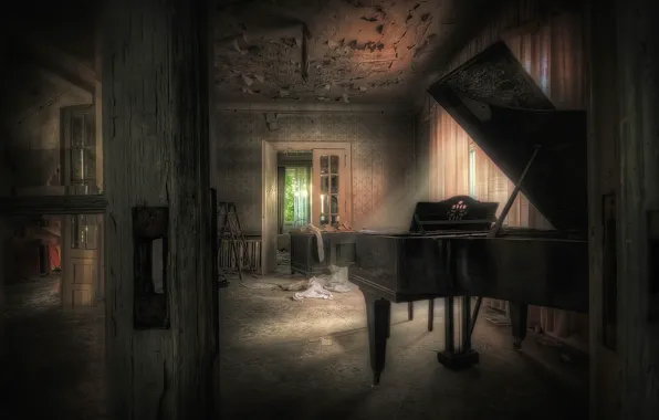 Room, piano, play it