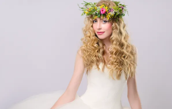 Picture girl, blonde, wreath, long hair