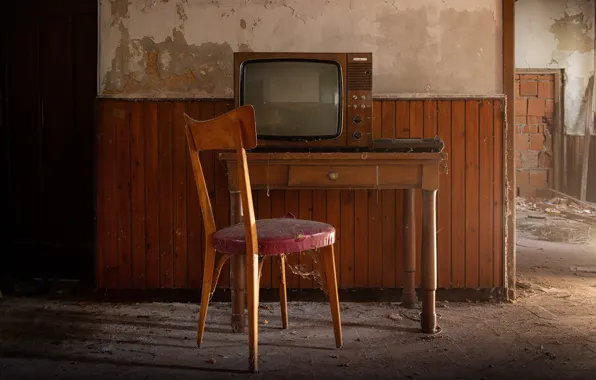 TV, chair, naturalism