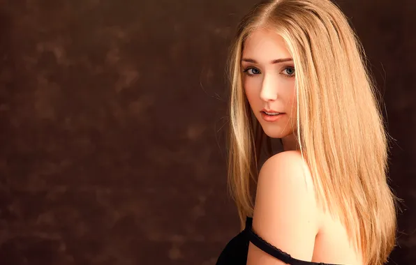 Background, model, shoulders, Sonia Hittle