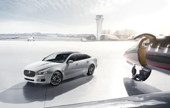 Hangar, Plane, Jaguar XJ Ultimate