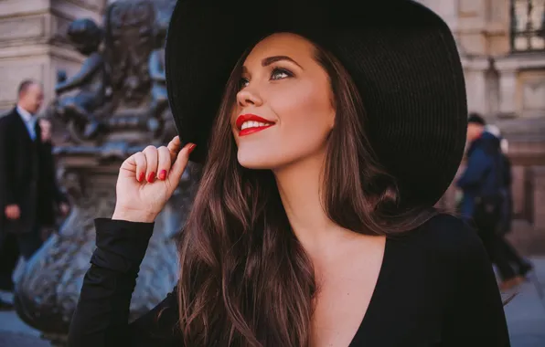 Picture the city, model, hat, brunette, red lipstick