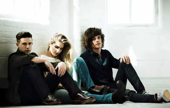 Picture photographer, journal, electronics, pop music, indie pop, trip-hop, dream pop, London Grammar